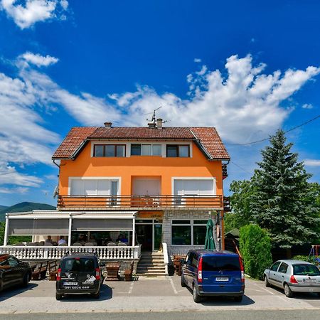 Accommodation "Old Town Dreznik" Rakovica Exterior foto