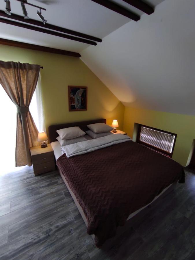 Accommodation "Old Town Dreznik" Rakovica Exterior foto