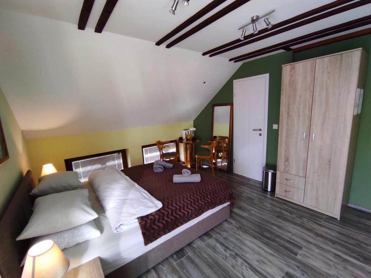Accommodation "Old Town Dreznik" Rakovica Exterior foto