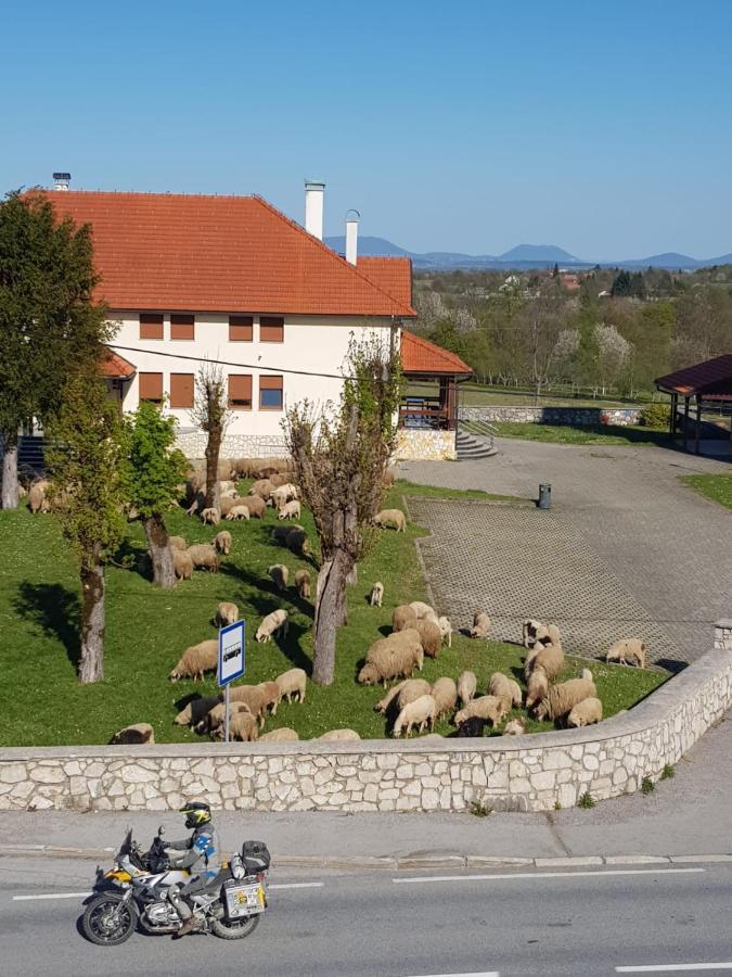 Accommodation "Old Town Dreznik" Rakovica Exterior foto