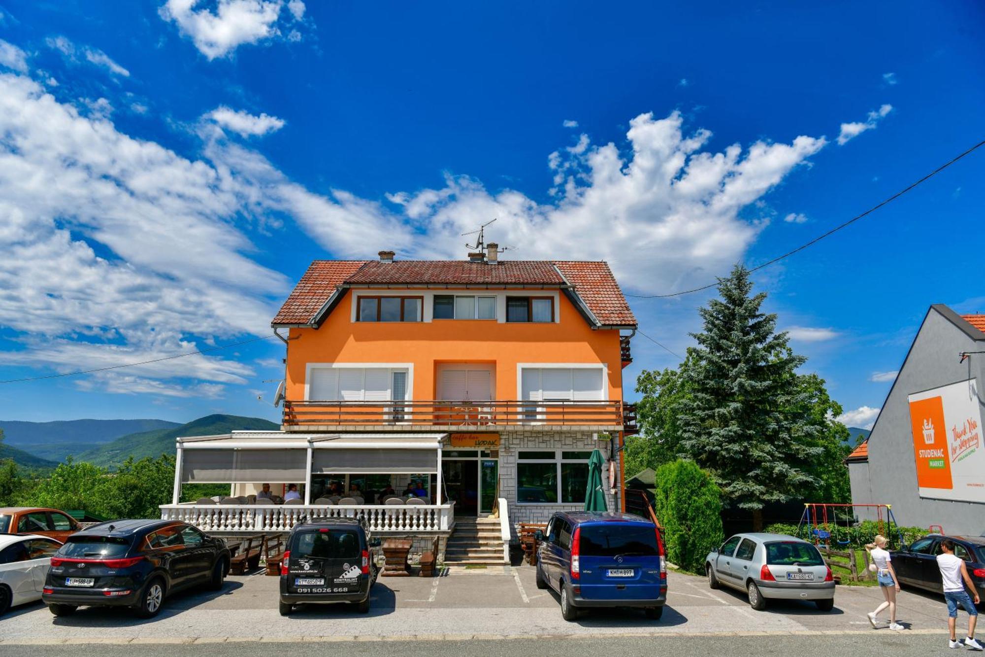 Accommodation "Old Town Dreznik" Rakovica Exterior foto