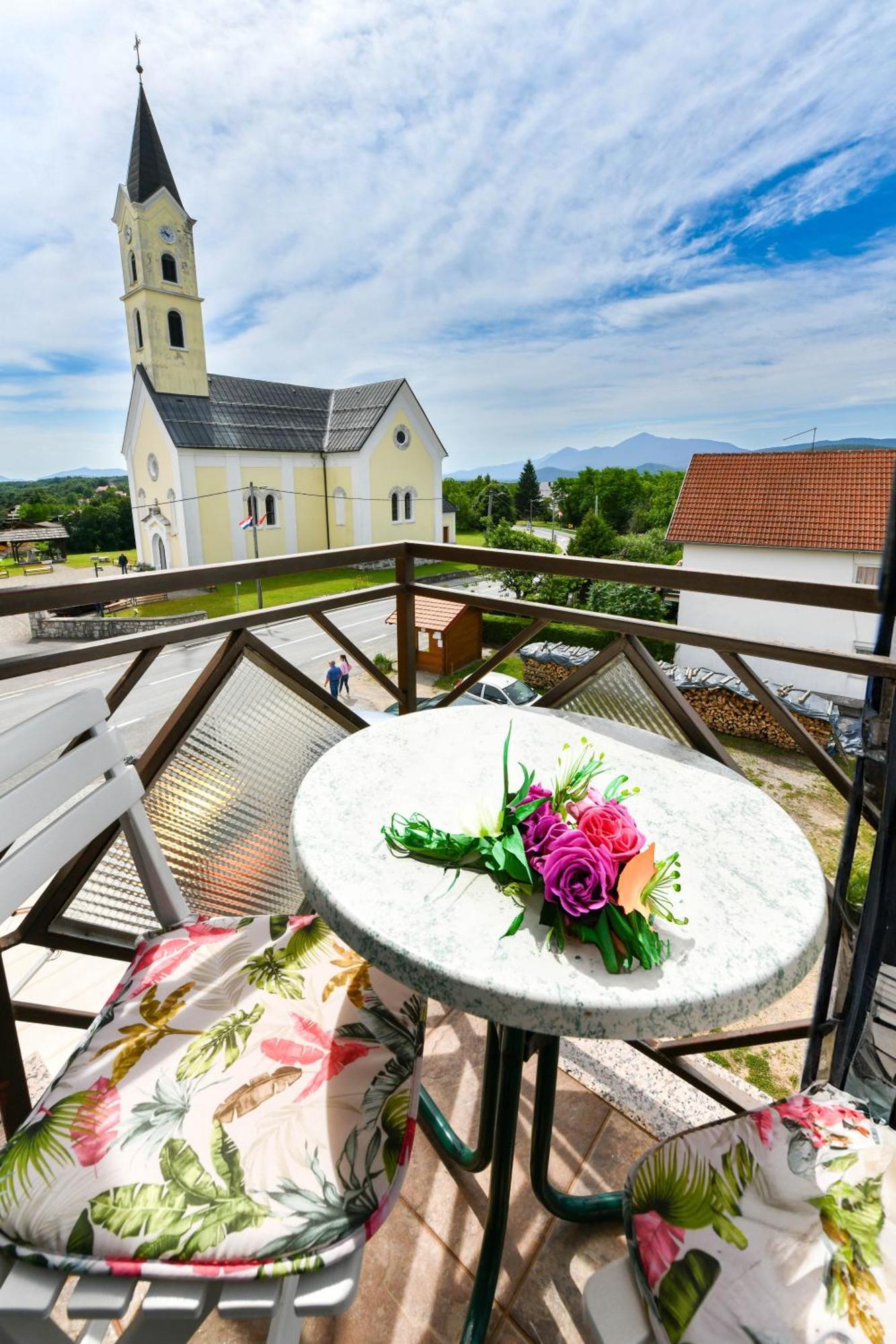 Accommodation "Old Town Dreznik" Rakovica Exterior foto