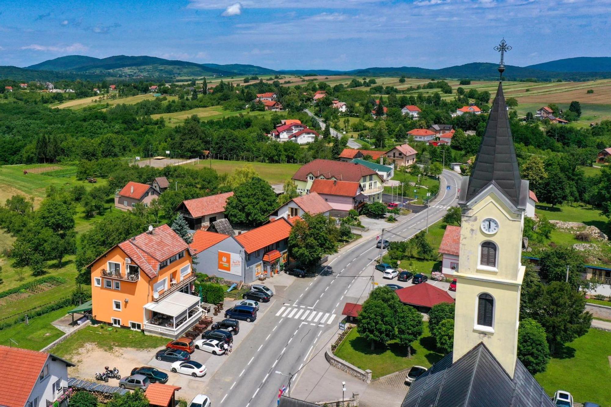 Accommodation "Old Town Dreznik" Rakovica Exterior foto